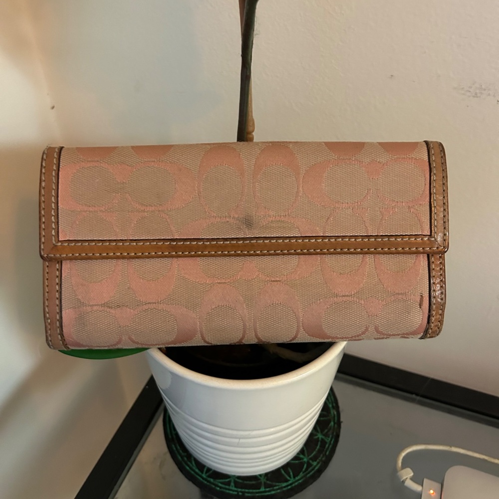 Authentic Coach Beige Signature Fabric Pink Patent Leather Turnlock Slim Wallet - Picture 3 of 5